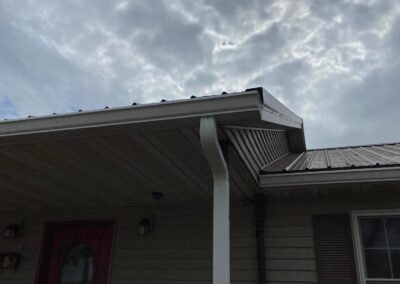 leaf guard seamless gutters on modular home